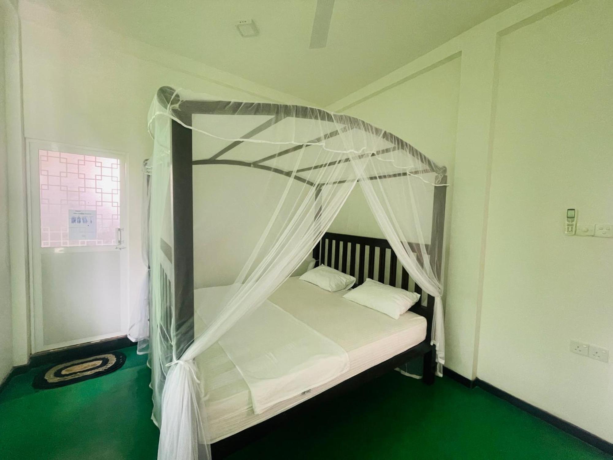 Why Not Backpackers Hostel มิริสซา ภายนอก รูปภาพ